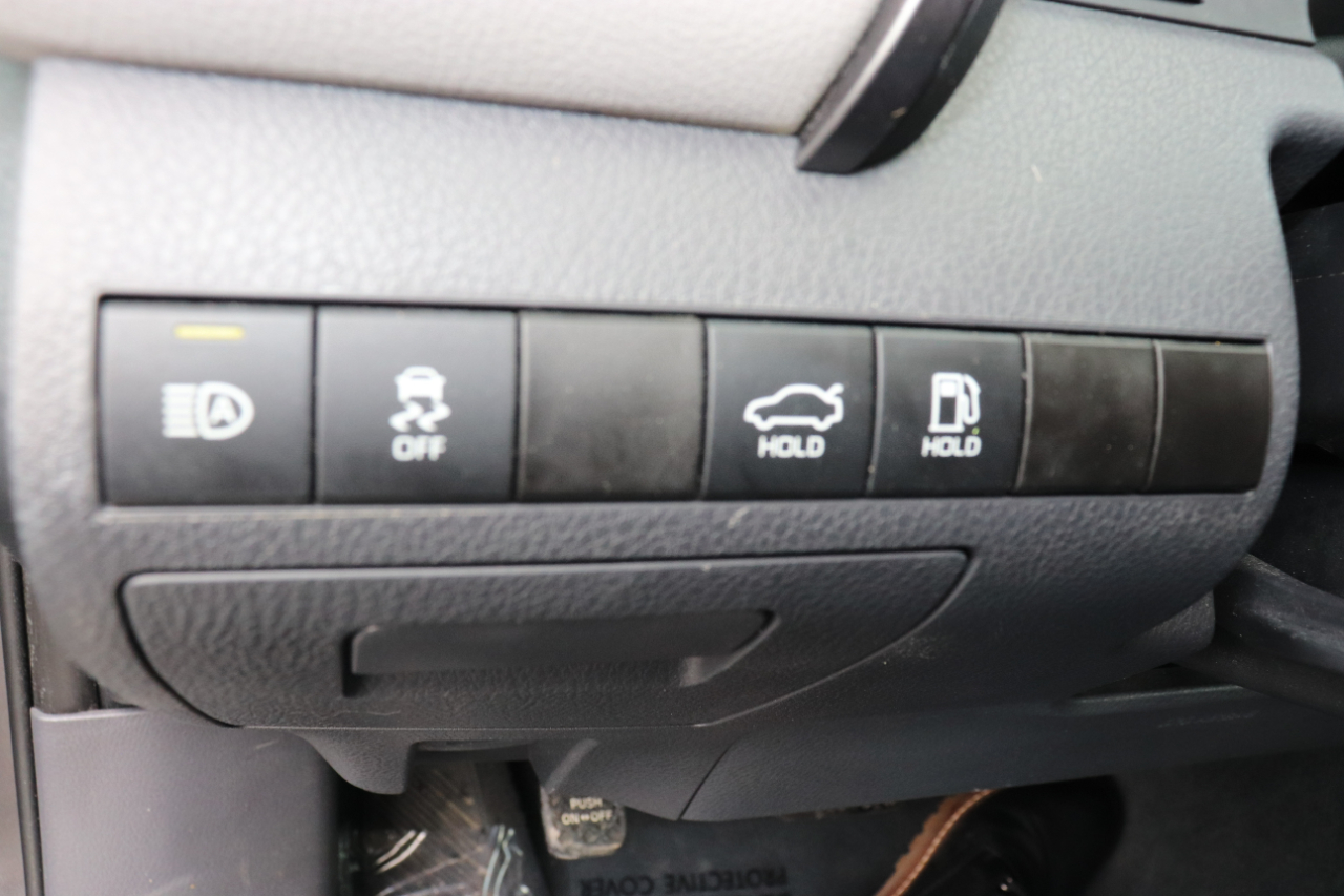 Toyota Camry LE Auto (Natl) 2024