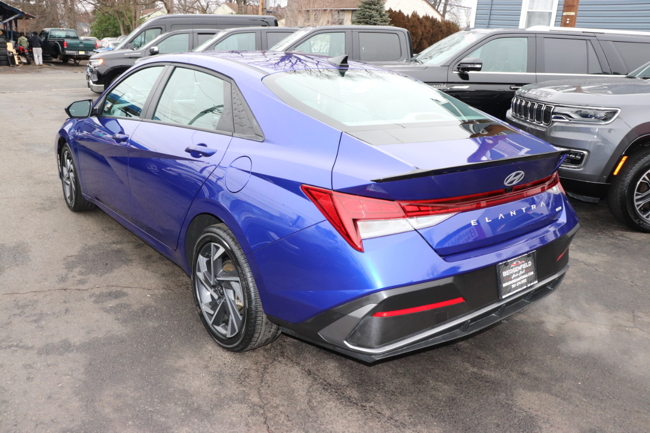 Hyundai Elantra Hybrid SEL Sport DCT 2025