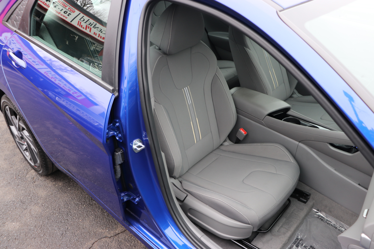 Hyundai Elantra Hybrid SEL Sport DCT 2025