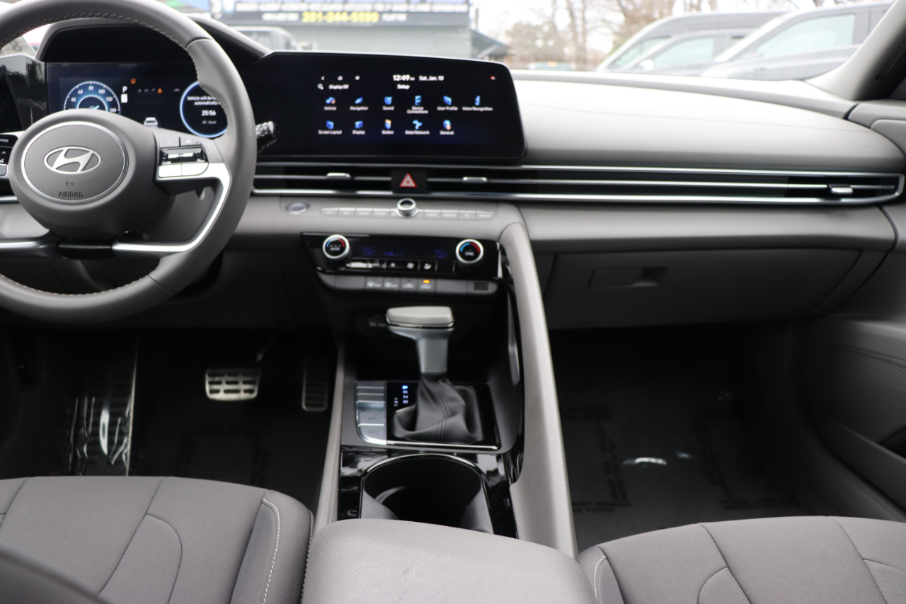 Hyundai Elantra Hybrid SEL Sport DCT 2025