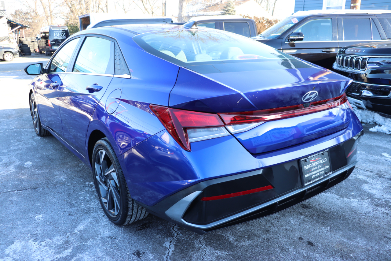 Hyundai Elantra SEL Convenience IVT 2025