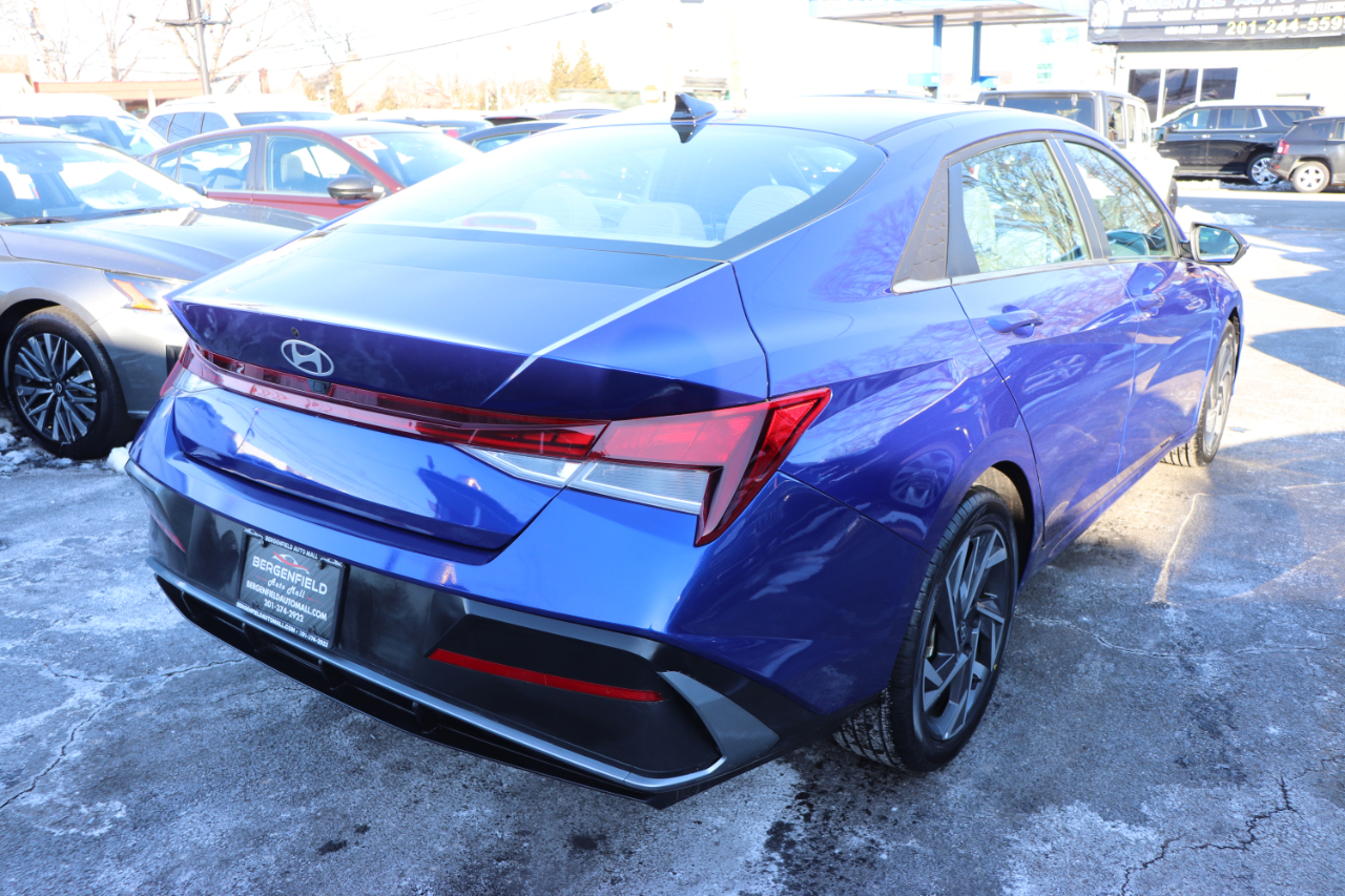 Hyundai Elantra SEL Convenience IVT 2025