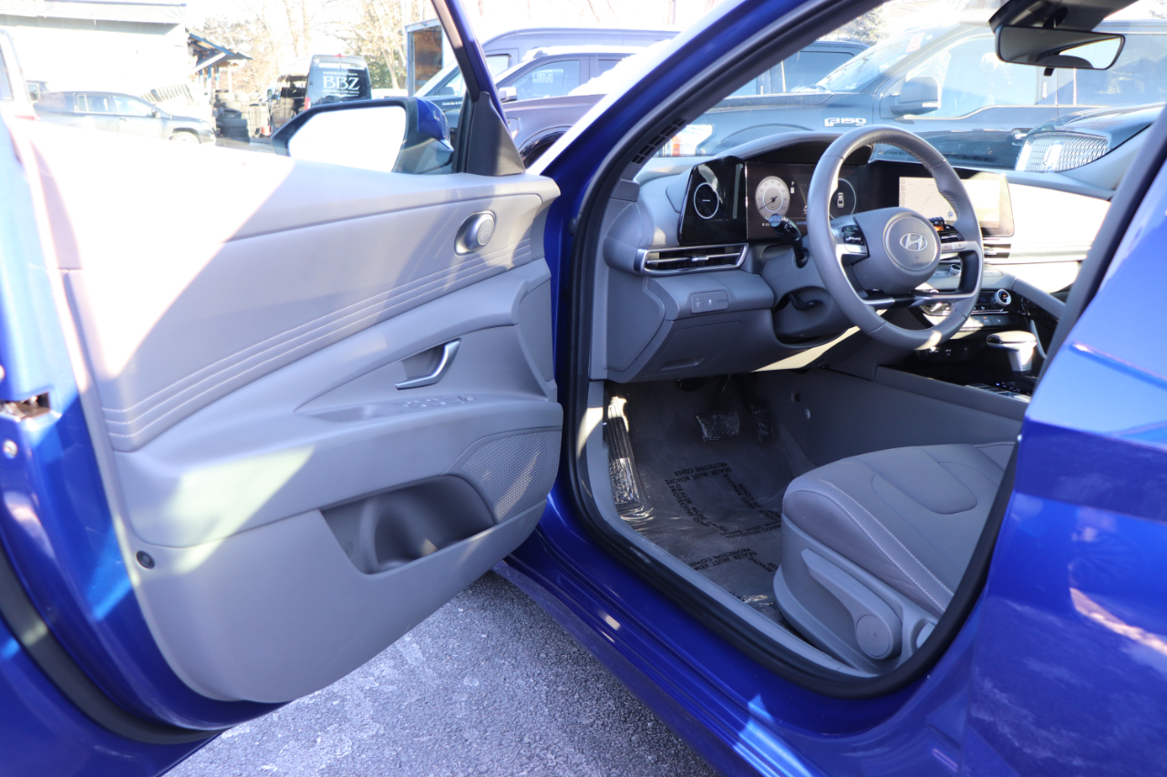 Hyundai Elantra SEL Convenience IVT 2025