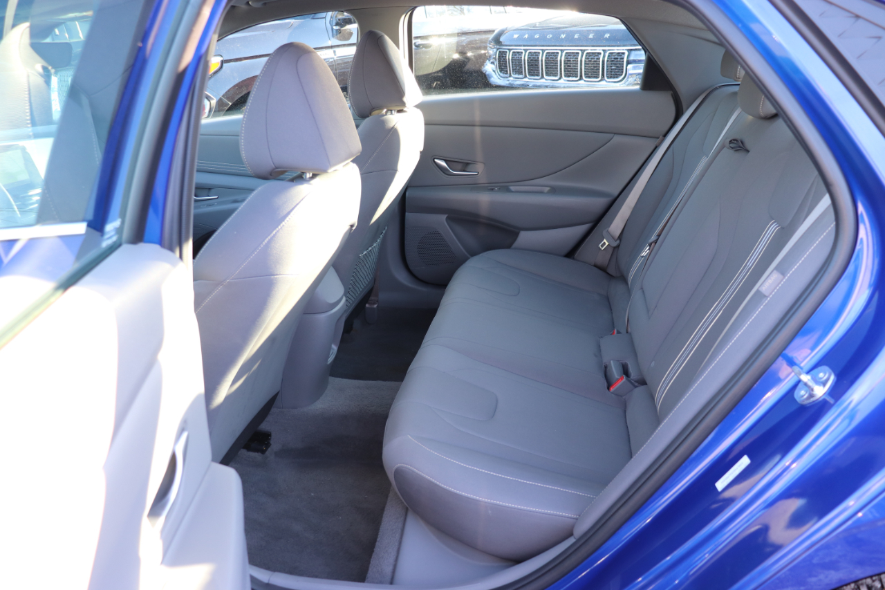 Hyundai Elantra SEL Convenience IVT 2025