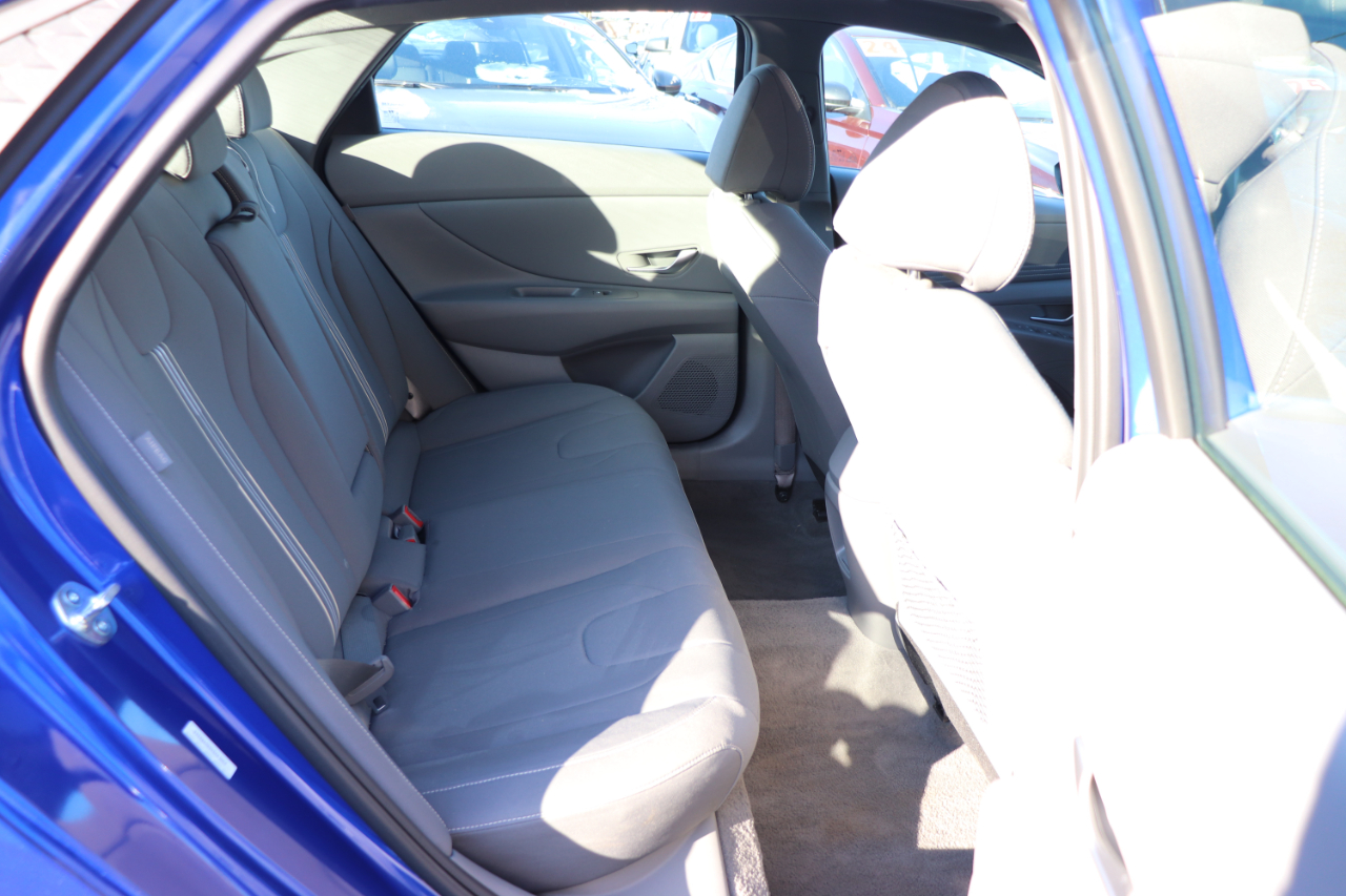 Hyundai Elantra SEL Convenience IVT 2025