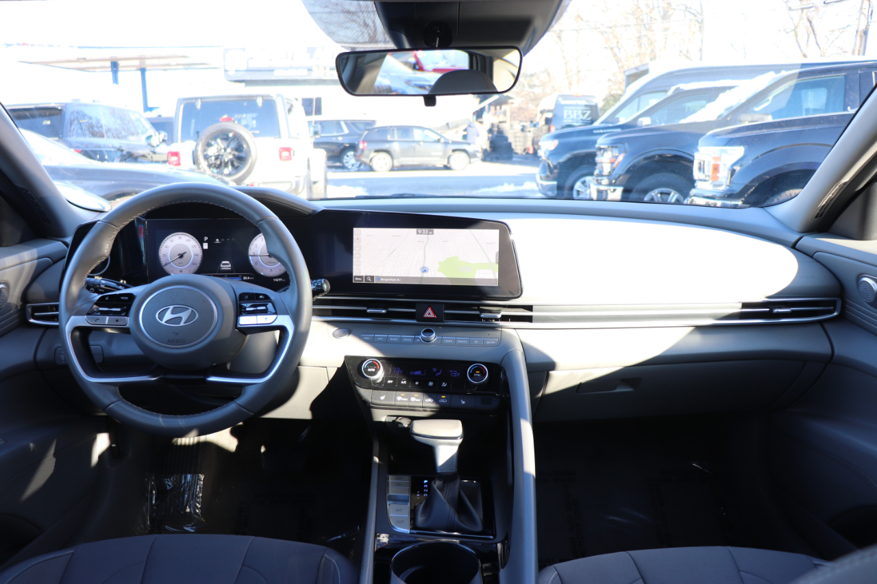 Hyundai Elantra SEL Convenience IVT 2025