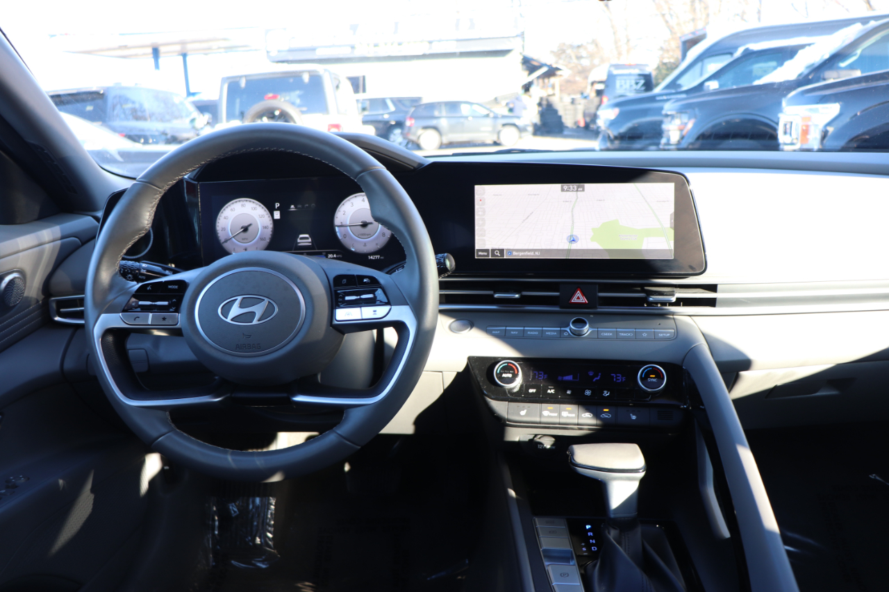 Hyundai Elantra SEL Convenience IVT 2025