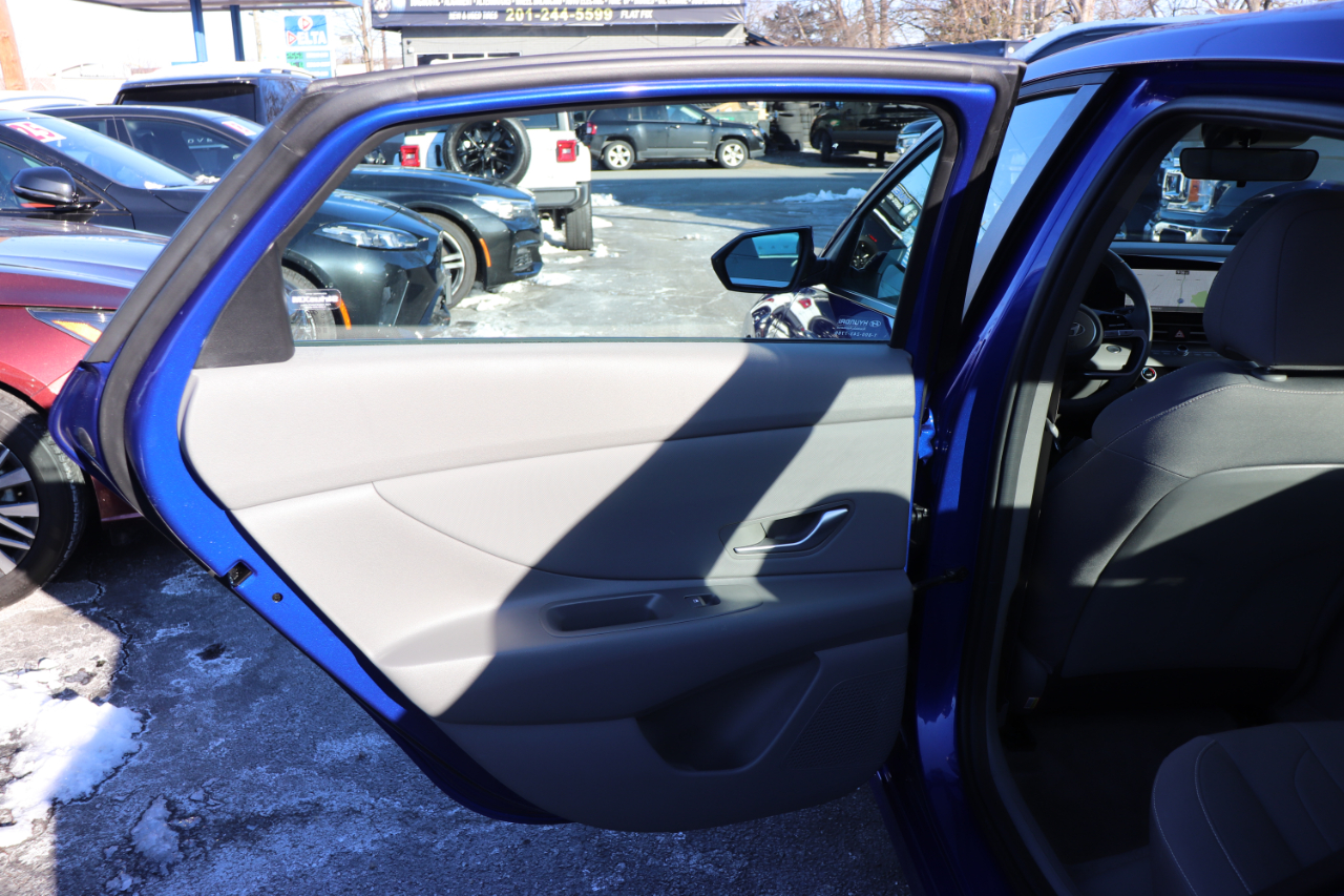 Hyundai Elantra SEL Convenience IVT 2025