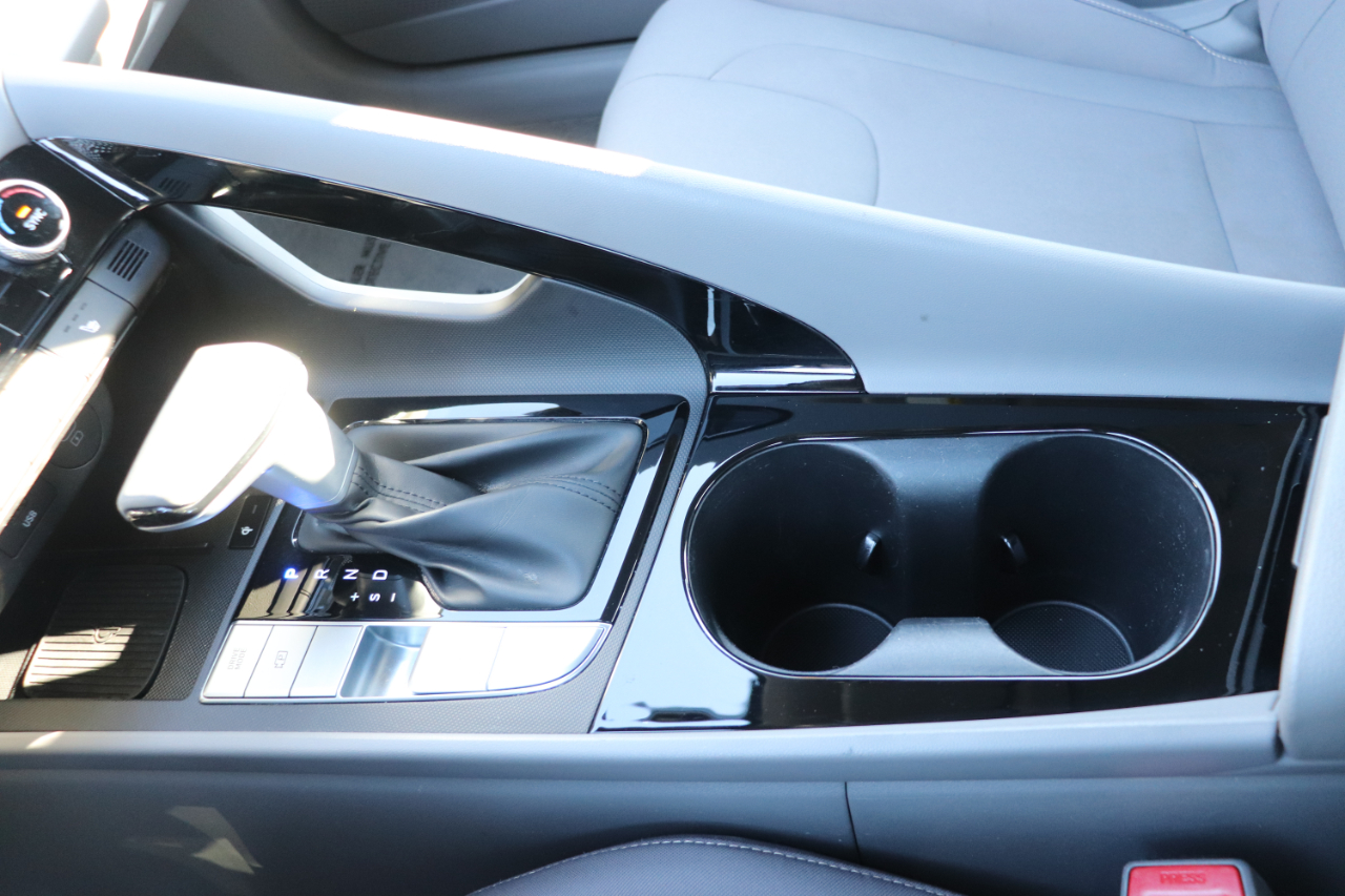 Hyundai Elantra SEL Convenience IVT 2025