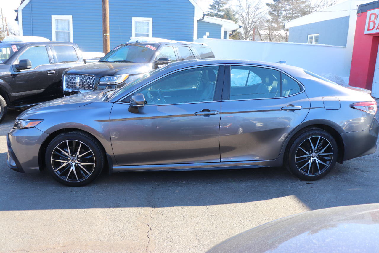 Toyota Camry SE Auto (Natl) 2024