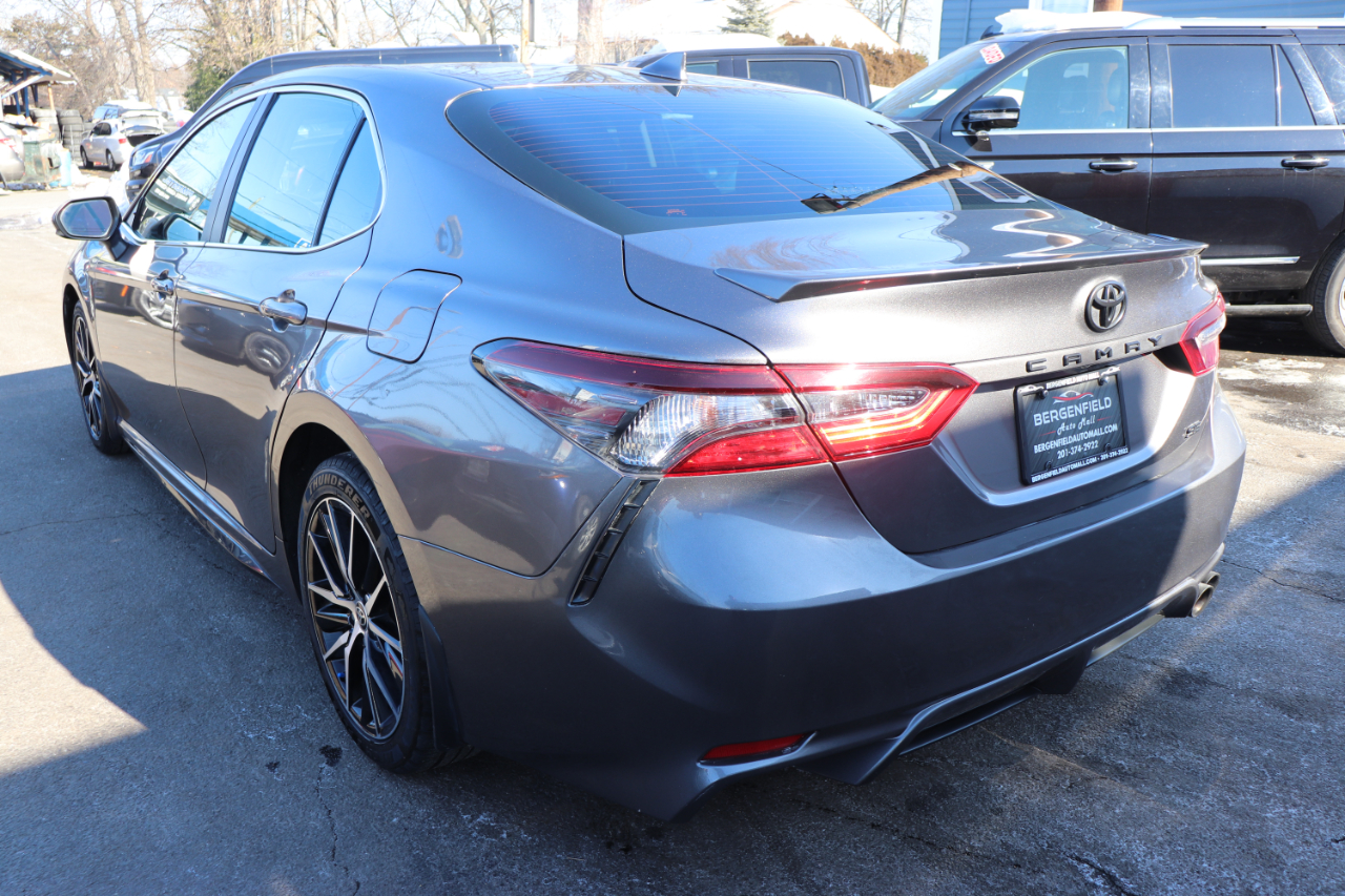 Toyota Camry SE Auto (Natl) 2024