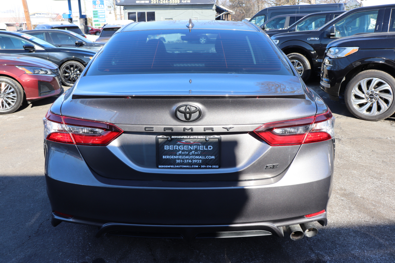 Toyota Camry SE Auto (Natl) 2024