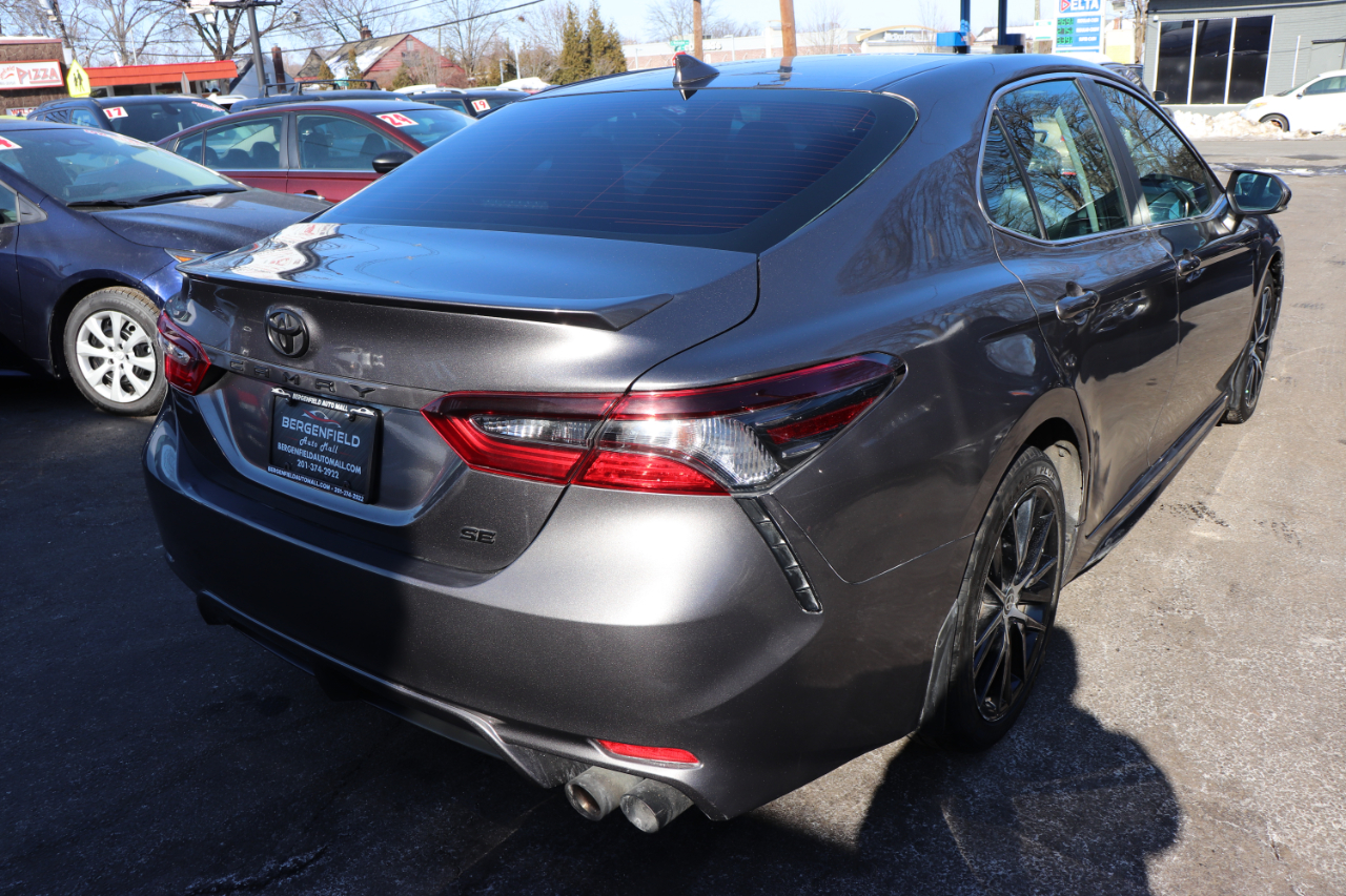 Toyota Camry SE Auto (Natl) 2024