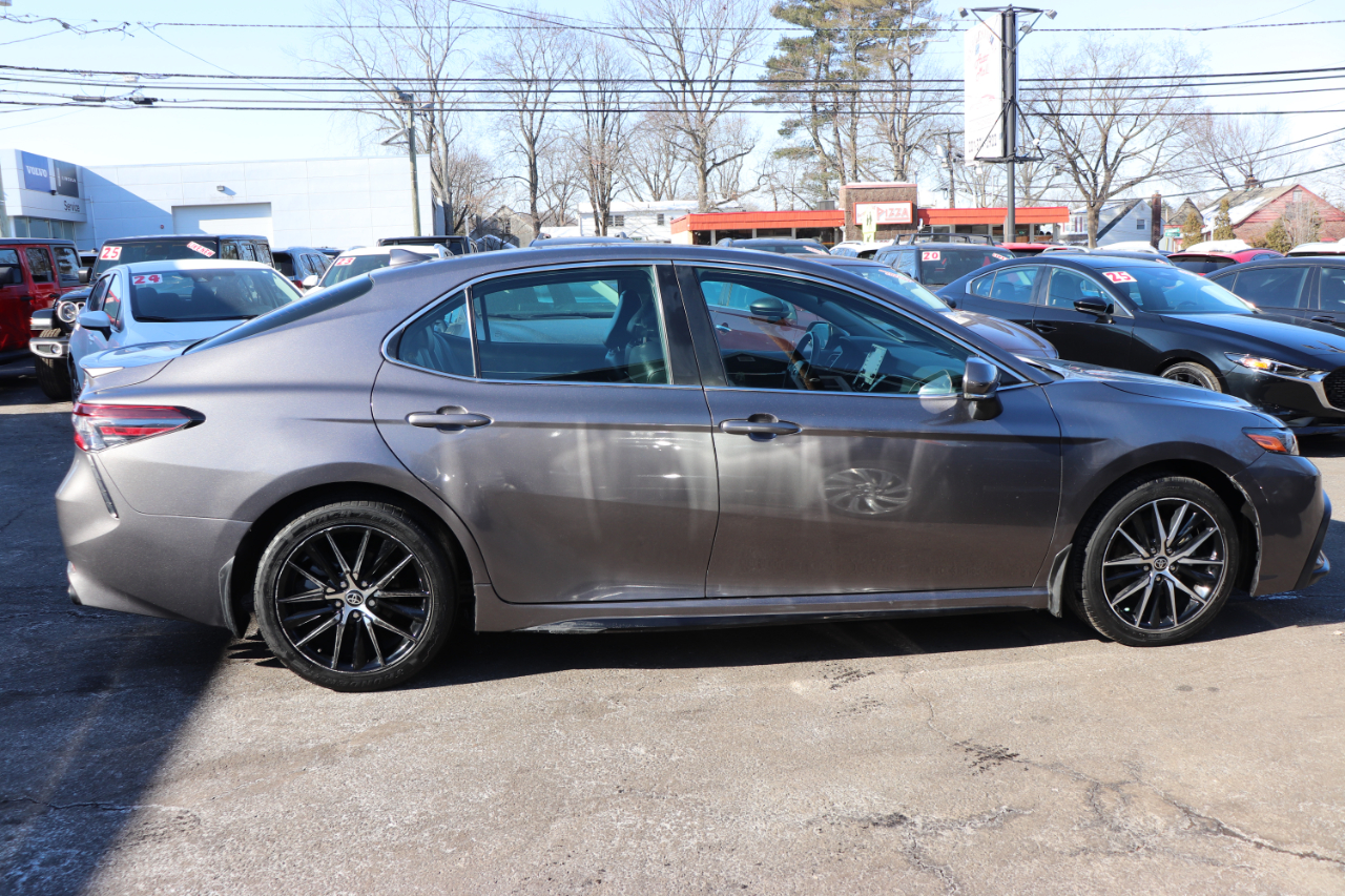Toyota Camry SE Auto (Natl) 2024