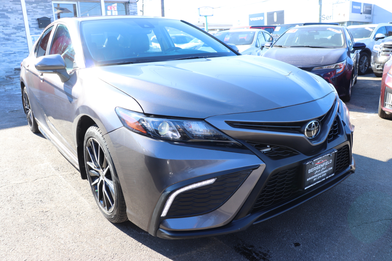 Toyota Camry SE Auto (Natl) 2024