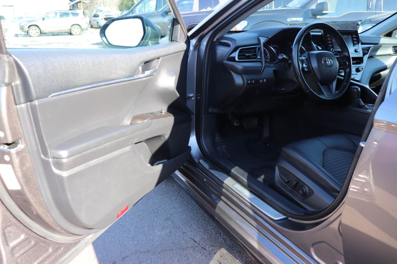 Toyota Camry SE Auto (Natl) 2024