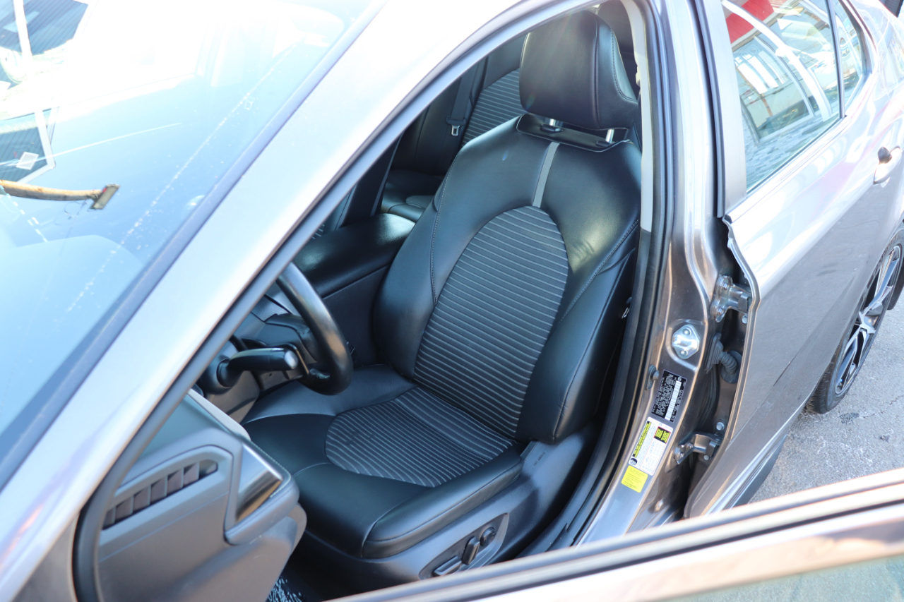 Toyota Camry SE Auto (Natl) 2024