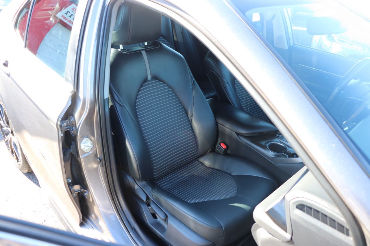 Toyota Camry SE Auto (Natl) 2024