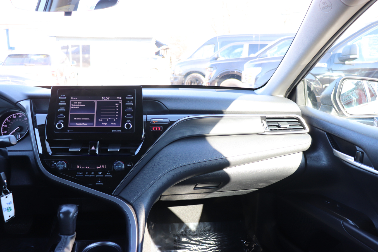 Toyota Camry SE Auto (Natl) 2024