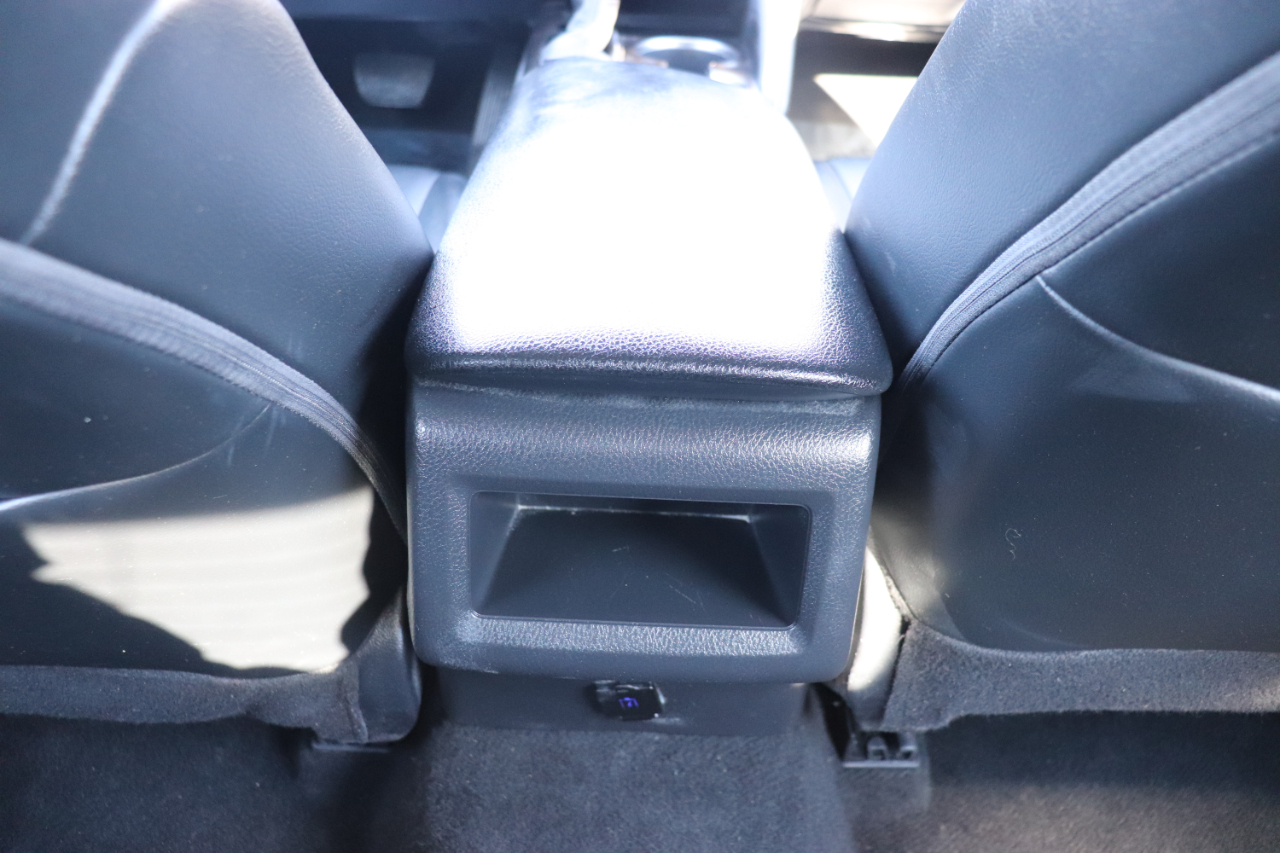 Toyota Camry SE Auto (Natl) 2024