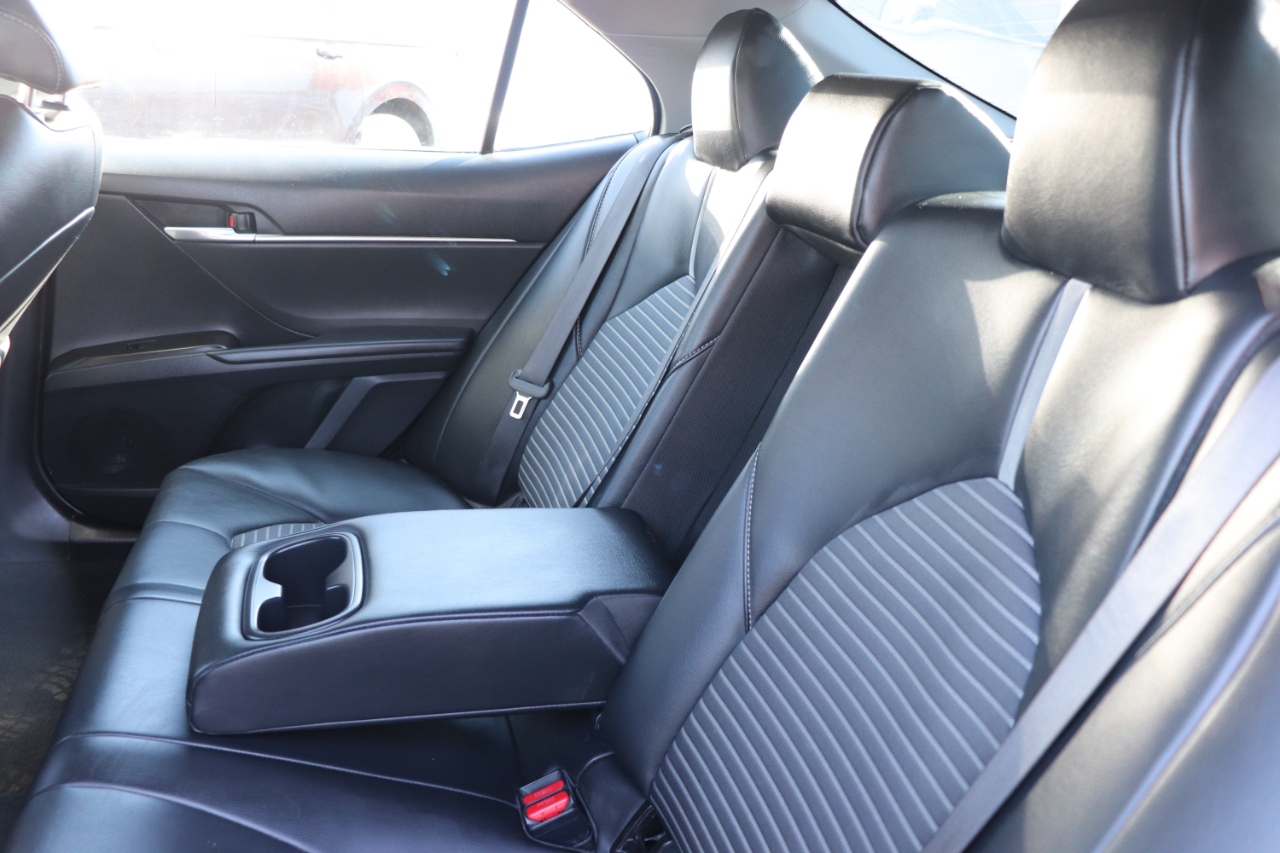 Toyota Camry SE Auto (Natl) 2024