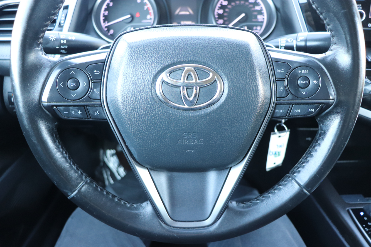 Toyota Camry SE Auto (Natl) 2024