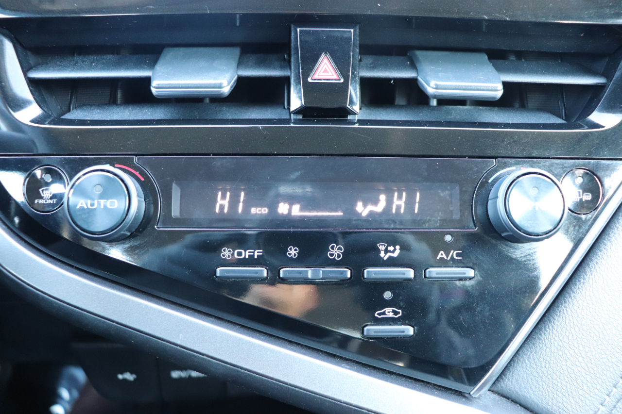 Toyota Camry SE Auto (Natl) 2024