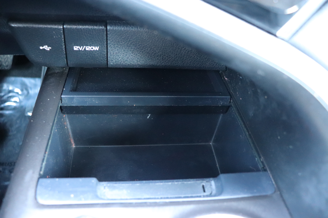 Toyota Camry SE Auto (Natl) 2024