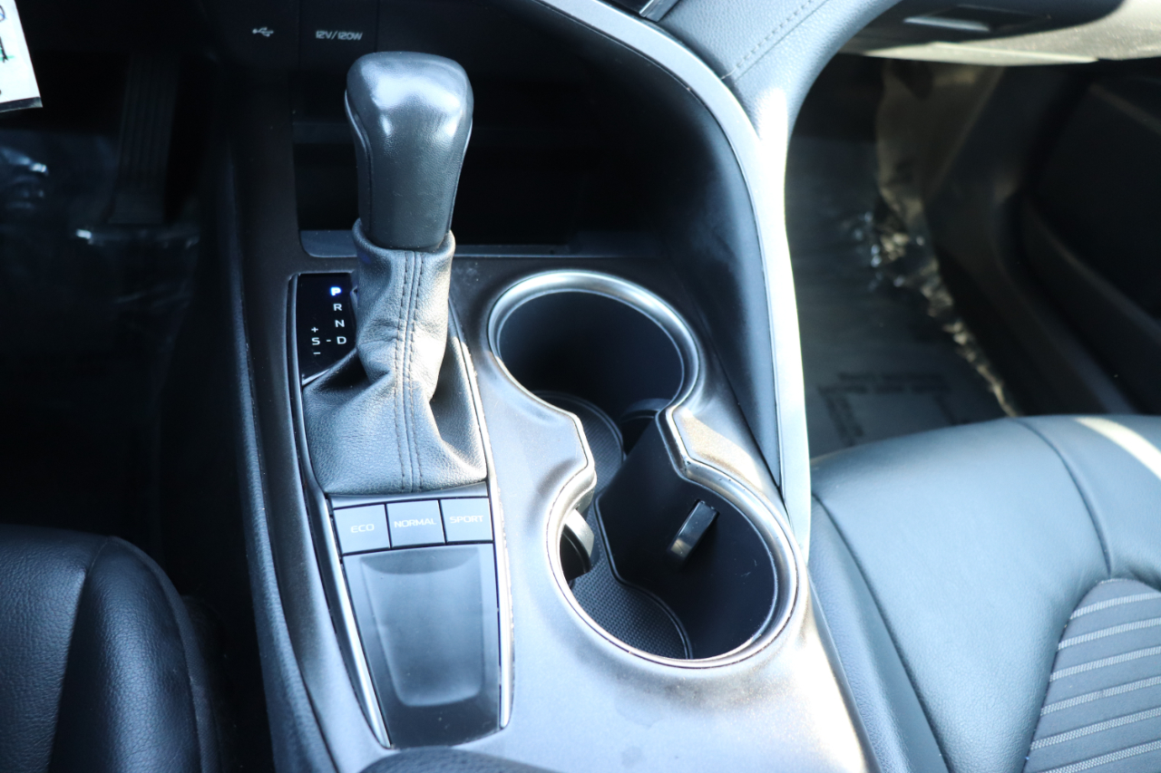 Toyota Camry SE Auto (Natl) 2024