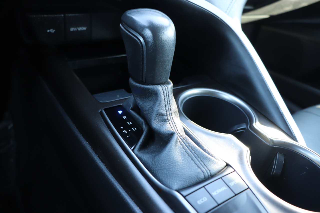 Toyota Camry SE Auto (Natl) 2024