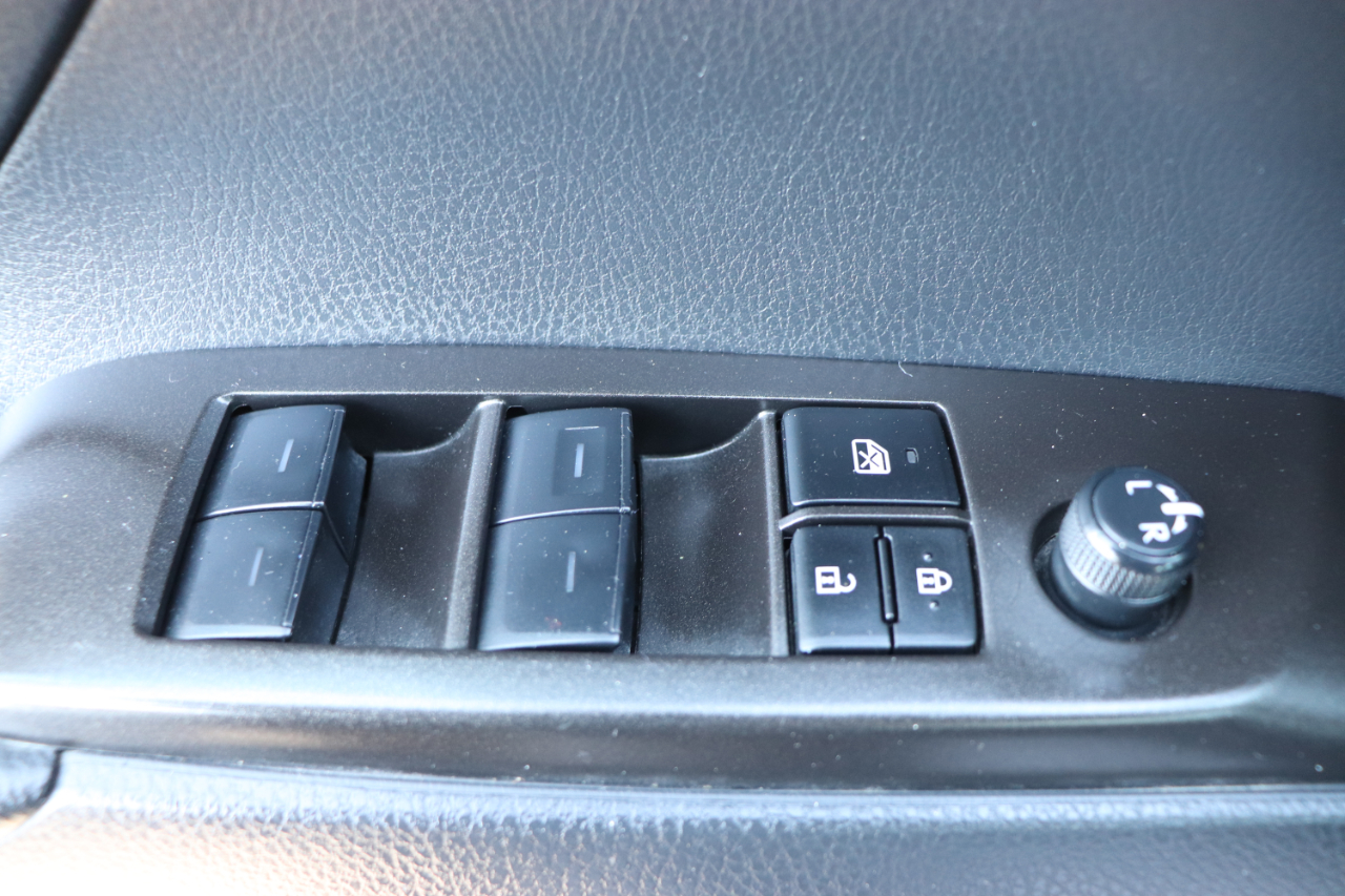 Toyota Camry SE Auto (Natl) 2024