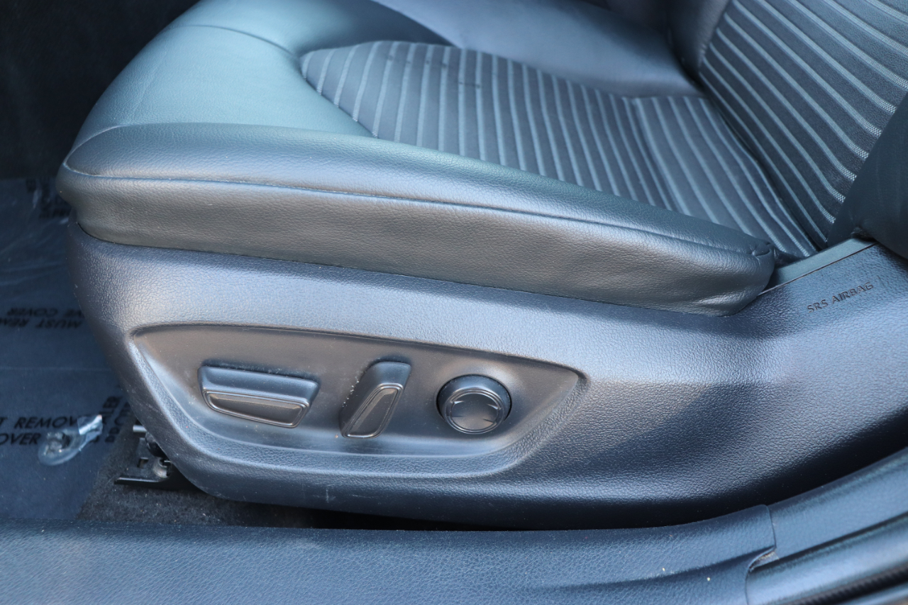 Toyota Camry SE Auto (Natl) 2024