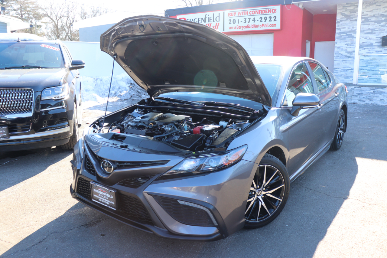 Toyota Camry SE Auto (Natl) 2024