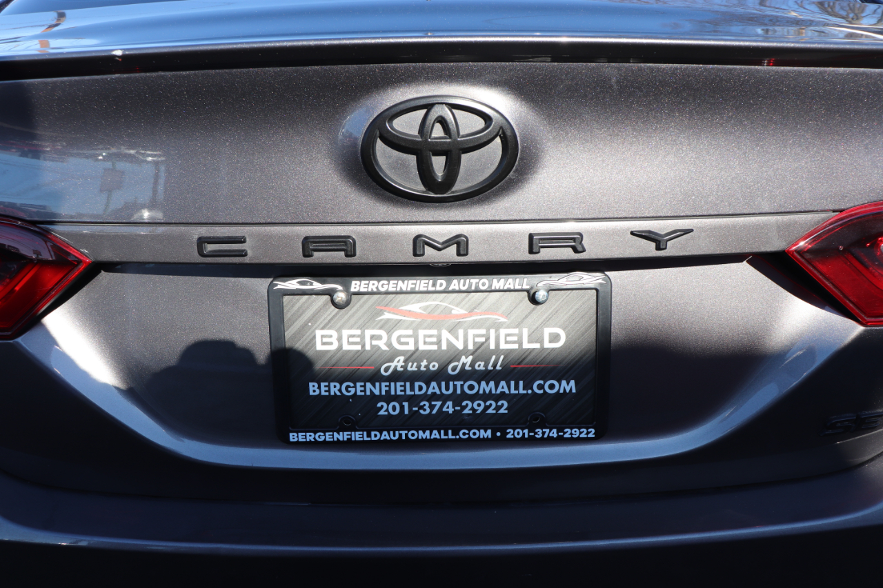 Toyota Camry SE Auto (Natl) 2024