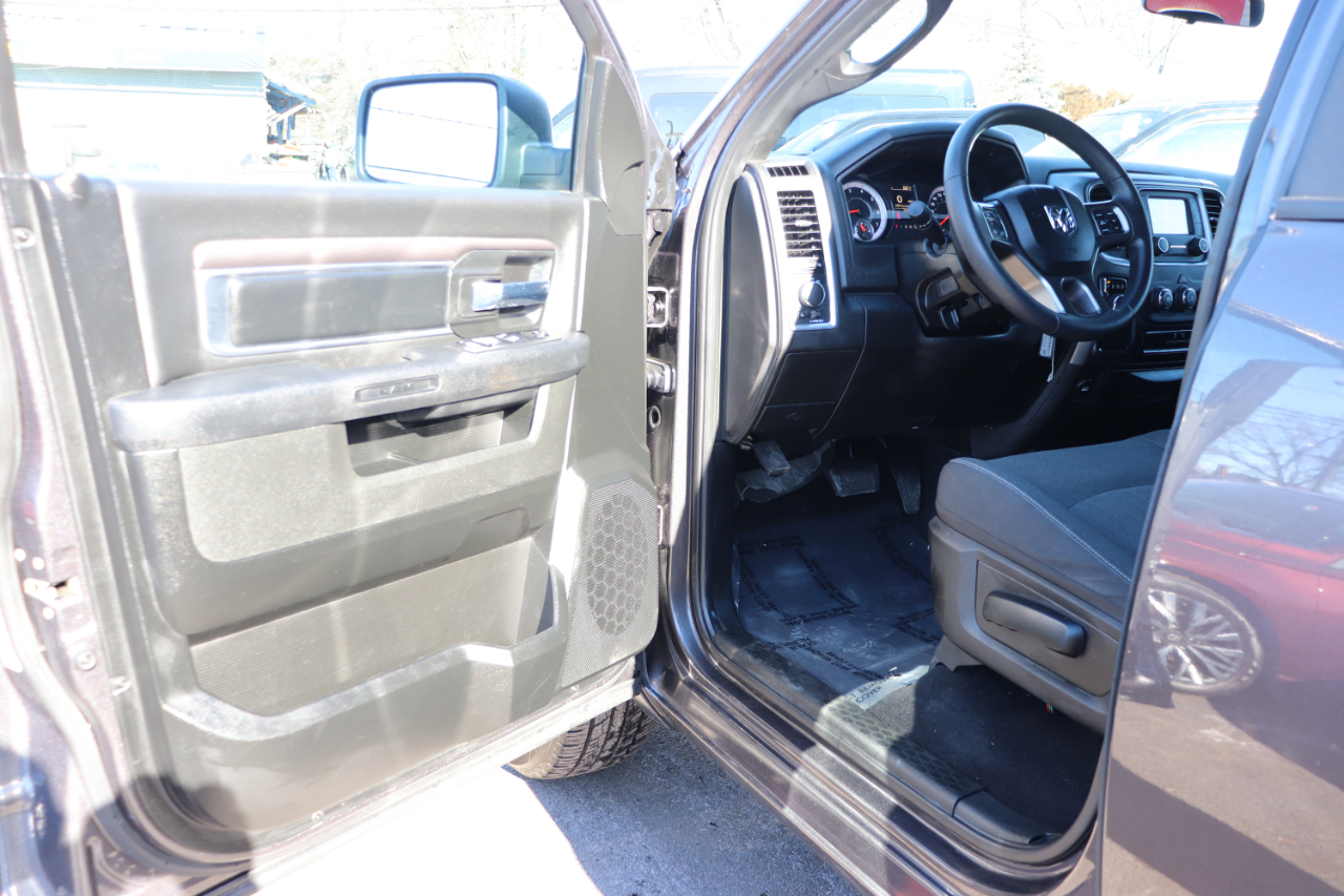 RAM 1500 Classic Warlock 4x2 Crew Cab 5'7" Box 2024