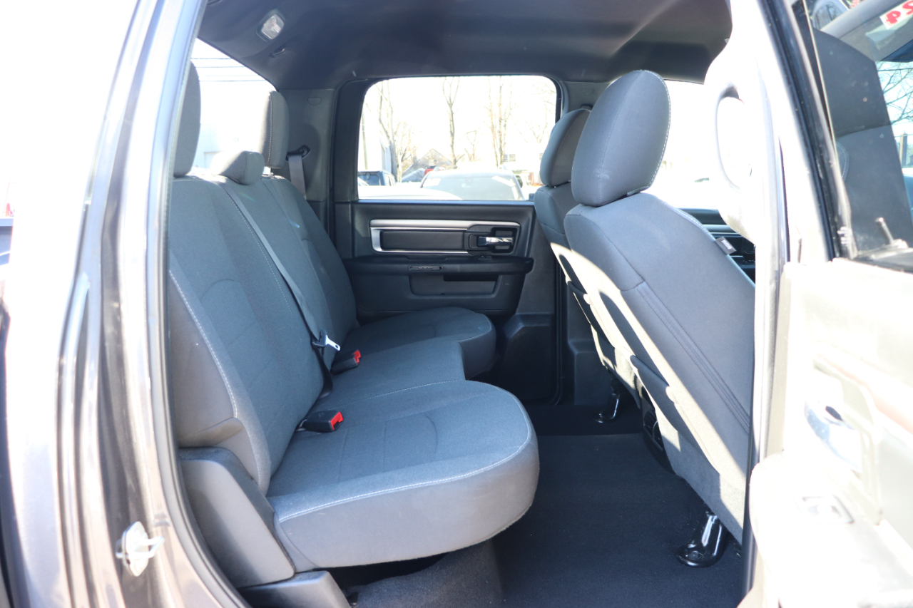 RAM 1500 Classic Warlock 4x2 Crew Cab 5'7" Box 2024