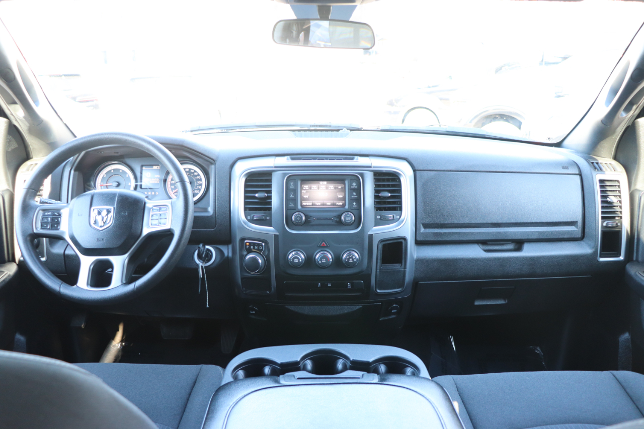 RAM 1500 Classic Warlock 4x2 Crew Cab 5'7" Box 2024