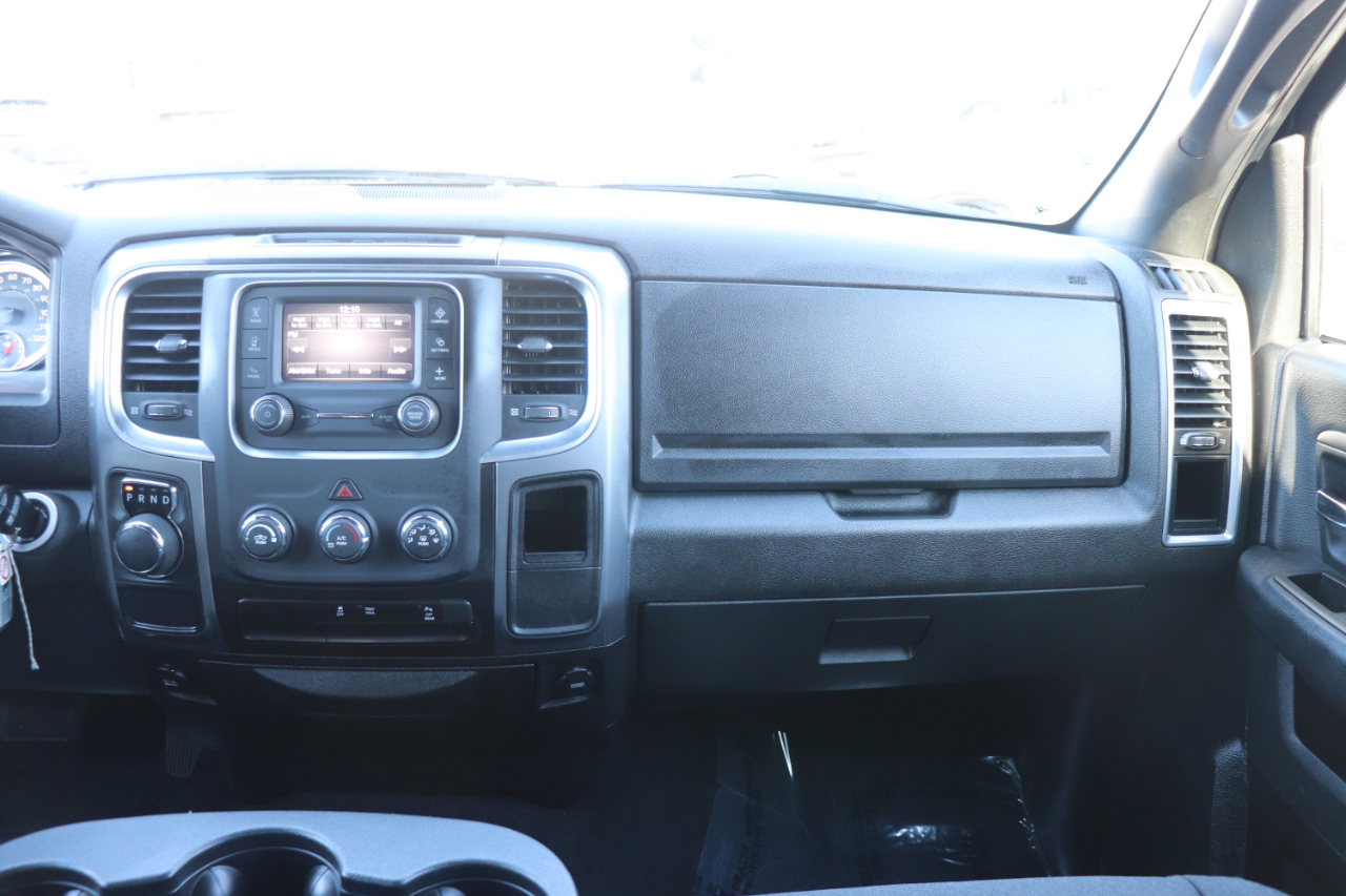 RAM 1500 Classic Warlock 4x2 Crew Cab 5'7" Box 2024