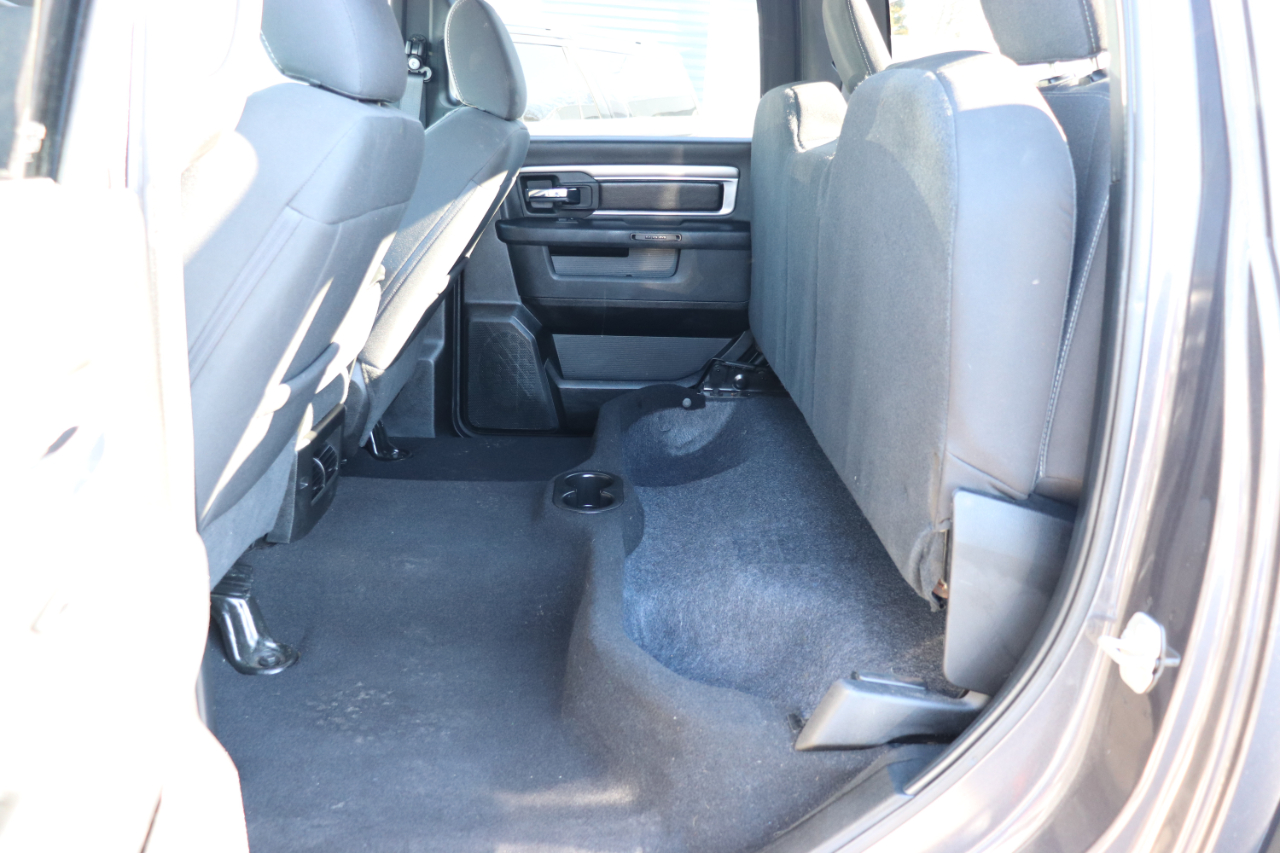 RAM 1500 Classic Warlock 4x2 Crew Cab 5'7" Box 2024