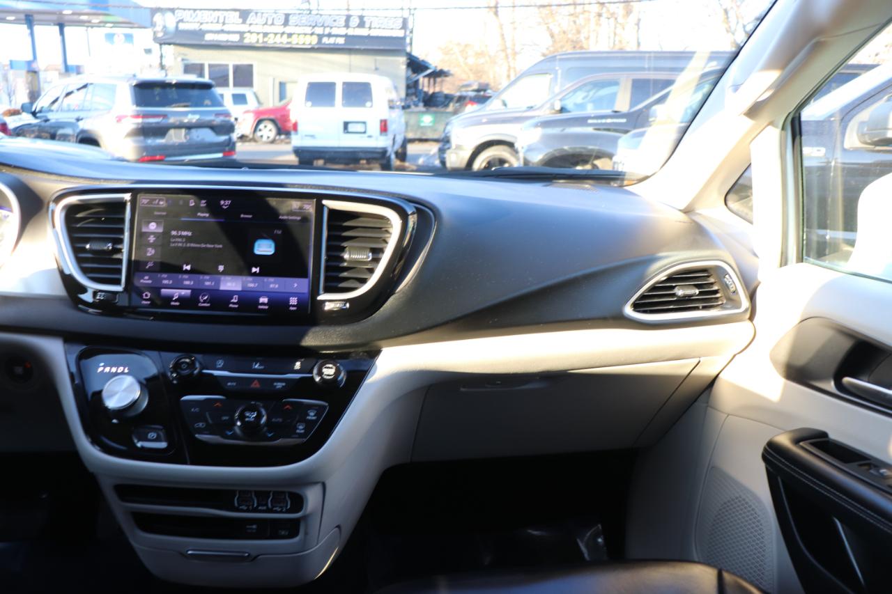 Chrysler Pacifica Touring L FWD 2022
