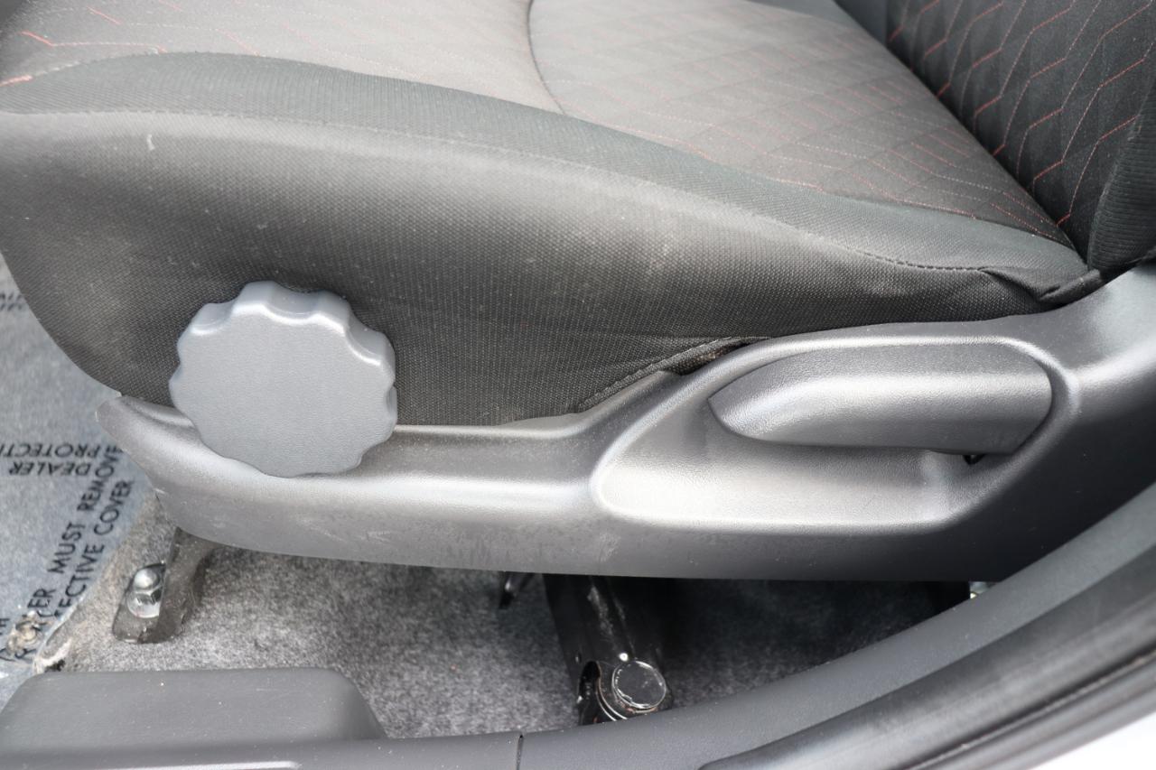 Mitsubishi Mirage ES CVT 2024