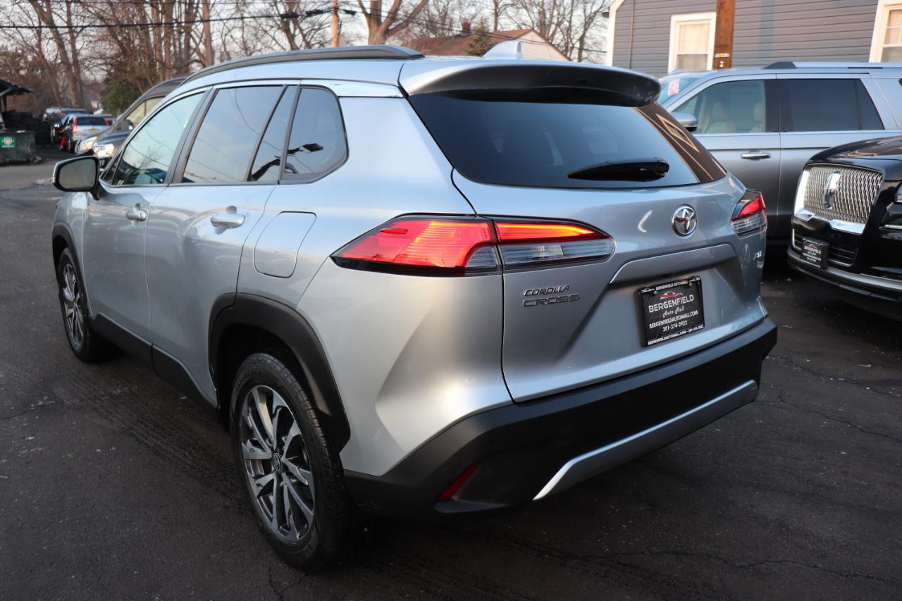 Toyota Corolla Cross XLE 2WD (Natl) 2023