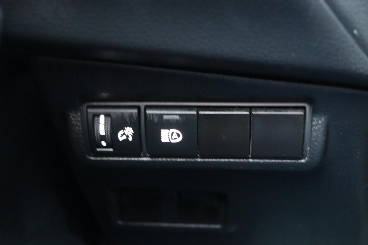 Toyota Corolla Cross XLE 2WD (Natl) 2023