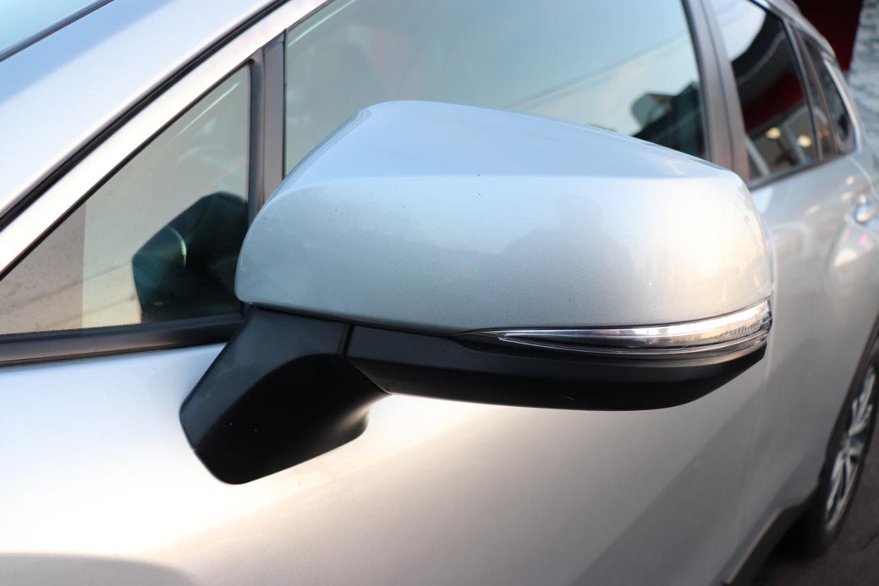 Toyota Corolla Cross XLE 2WD (Natl) 2023