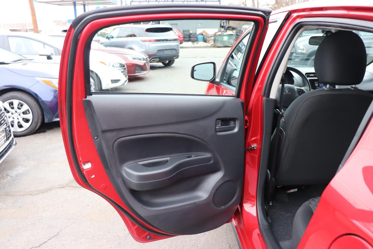 Mitsubishi Mirage ES CVT 2024