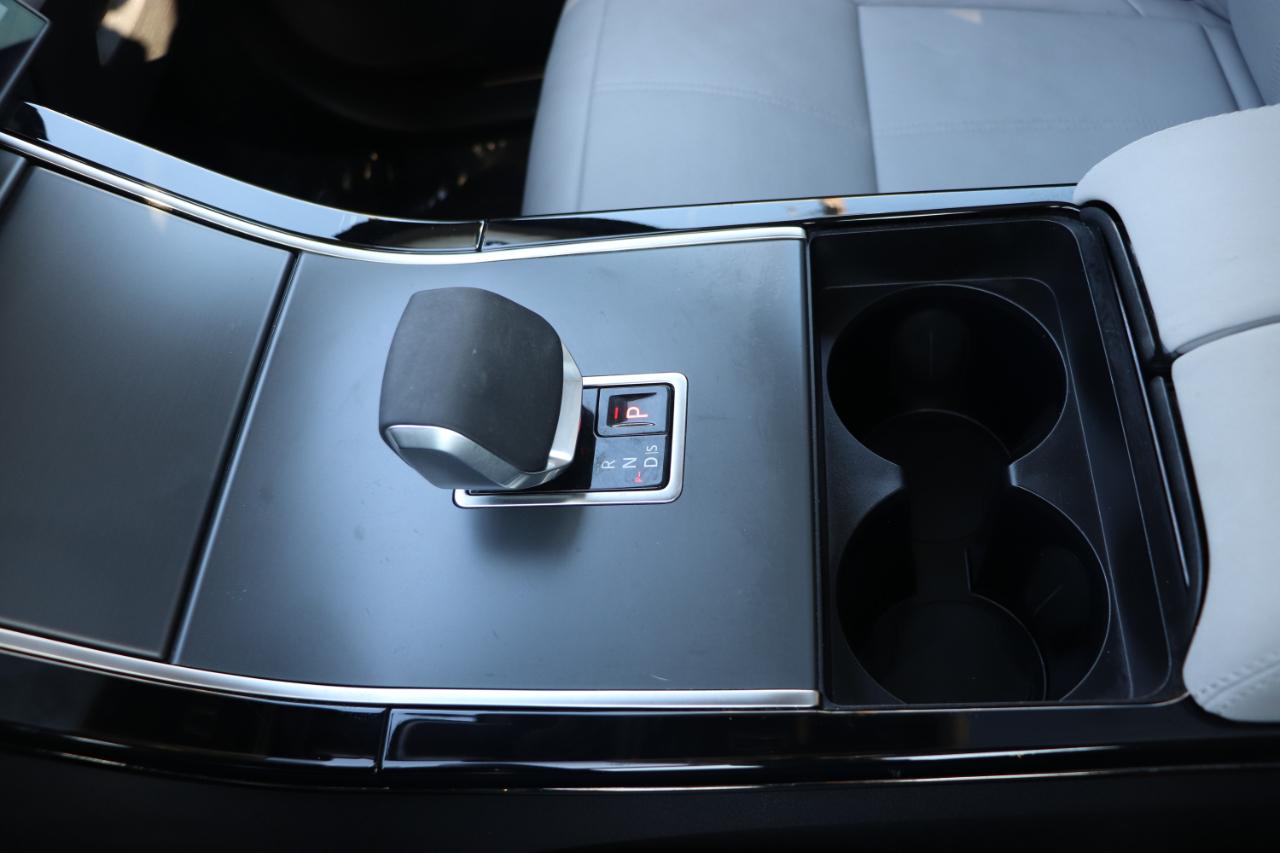 Land Rover Range Rover Velar P250 Dynamic SE 2025