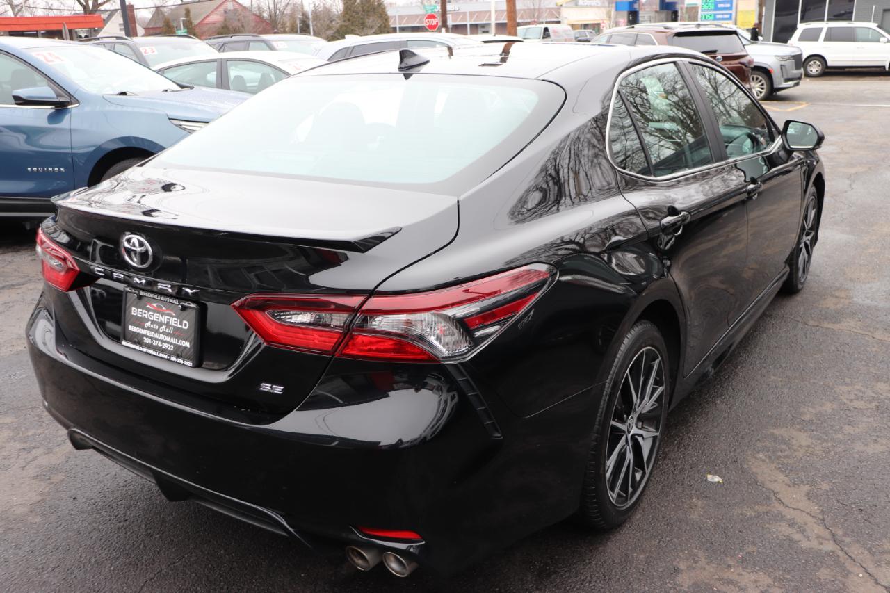 Toyota Camry SE Auto (Natl) 2024