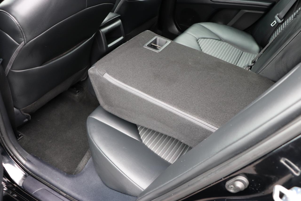 Toyota Camry SE Auto (Natl) 2024