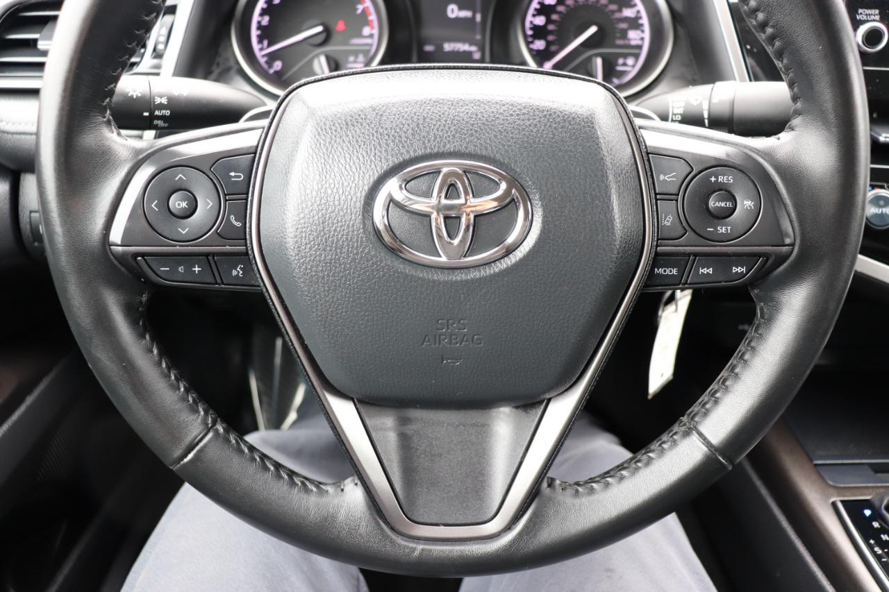 Toyota Camry SE Auto (Natl) 2024