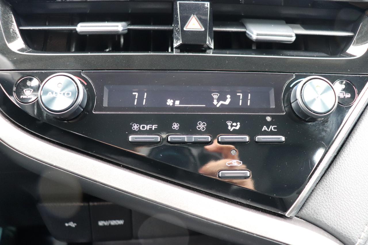 Toyota Camry SE Auto (Natl) 2024